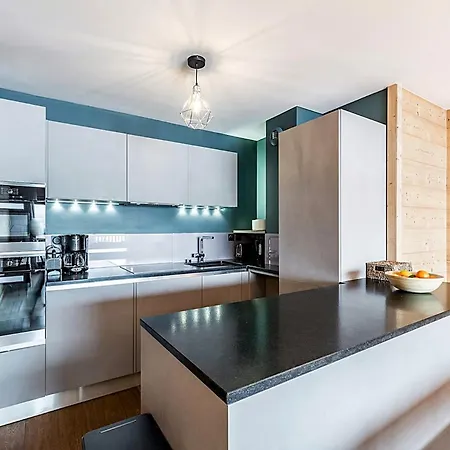 In, Out Apartment *
